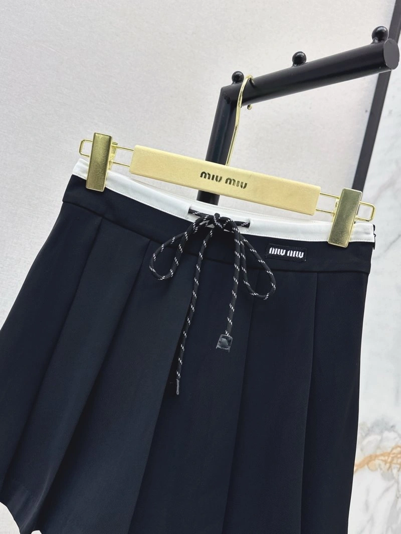 Versatile Miu Miu Short Pants 148684