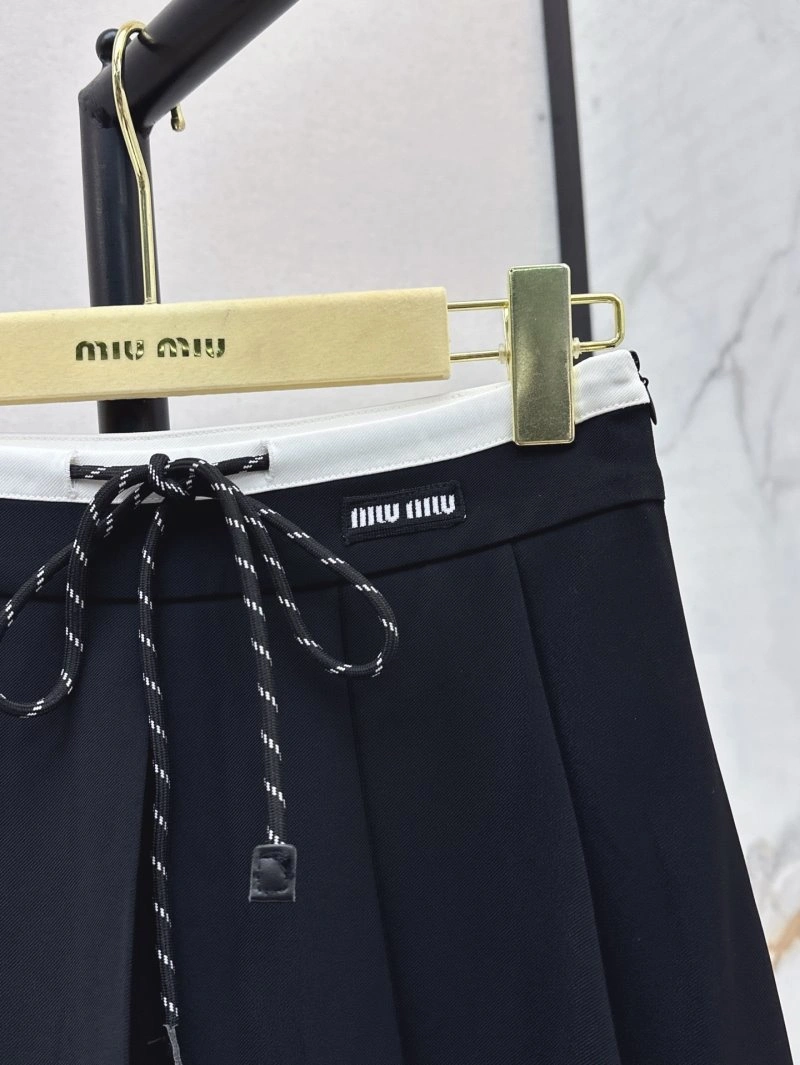 Versatile Miu Miu Short Pants 148684