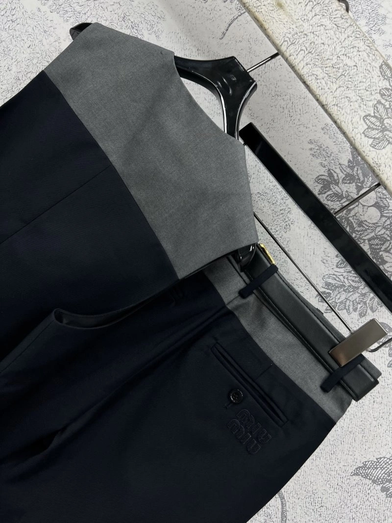 Miu Miu Short Suits FreshLook 148671
