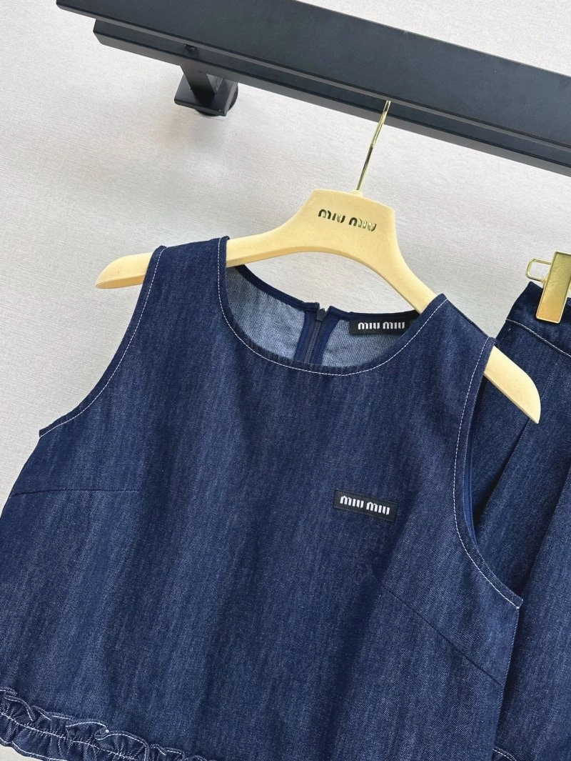 Miu Miu Short Suits Lightweight 153006