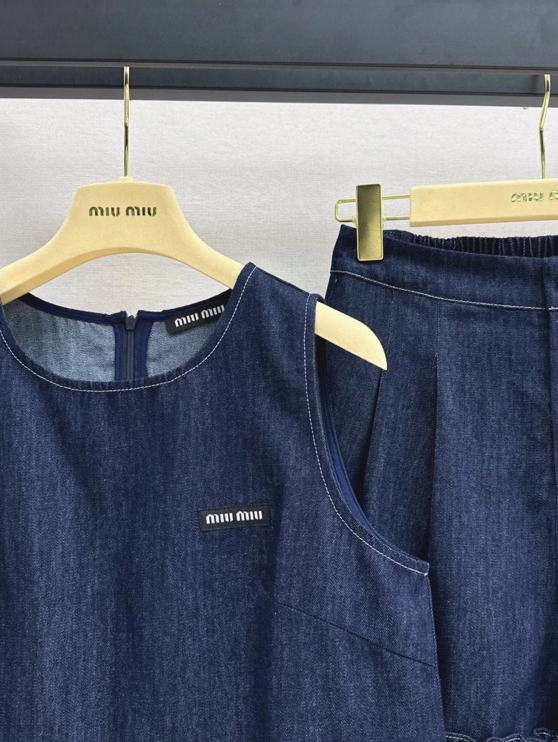 Miu Miu Short Suits Lightweight 153006
