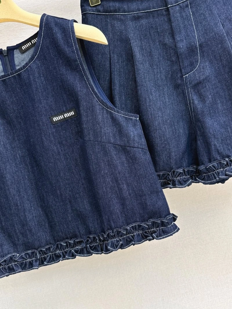Miu Miu Short Suits Lightweight 153006