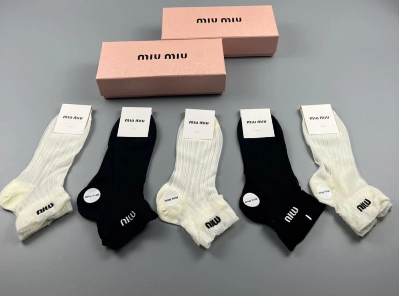 Breathable Miu Miu Socks 274611