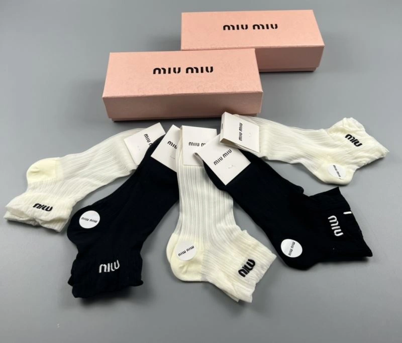 Breathable Miu Miu Socks 274611