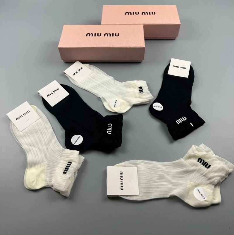 Breathable Miu Miu Socks 274611
