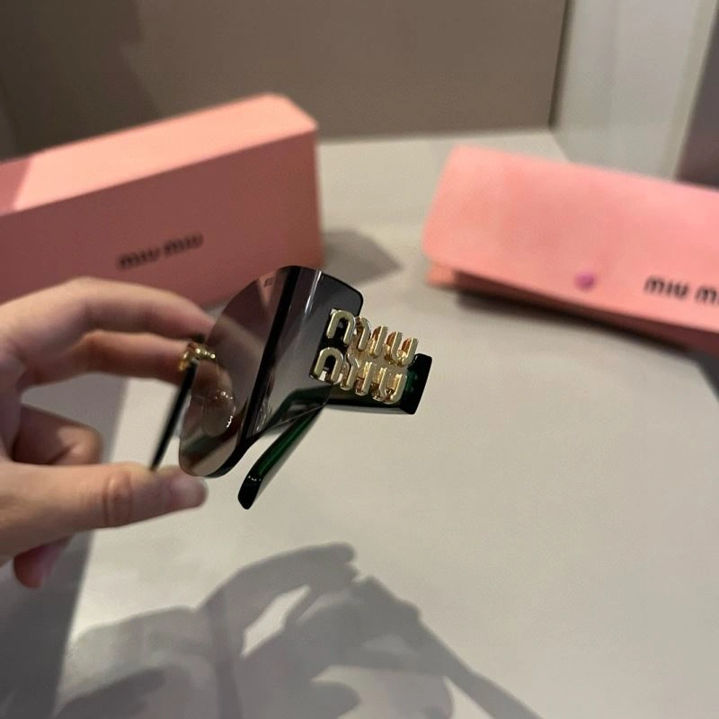 Modern Miu Miu Sunglasses 281480