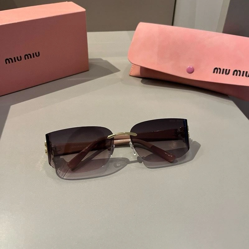 RelaxedFit Miu Miu Sunglasses 281490