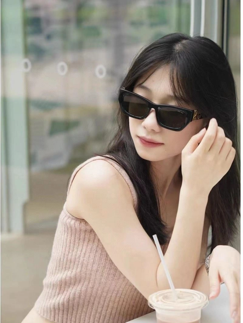 Miu Miu Sunglasses EasyMatch 281492