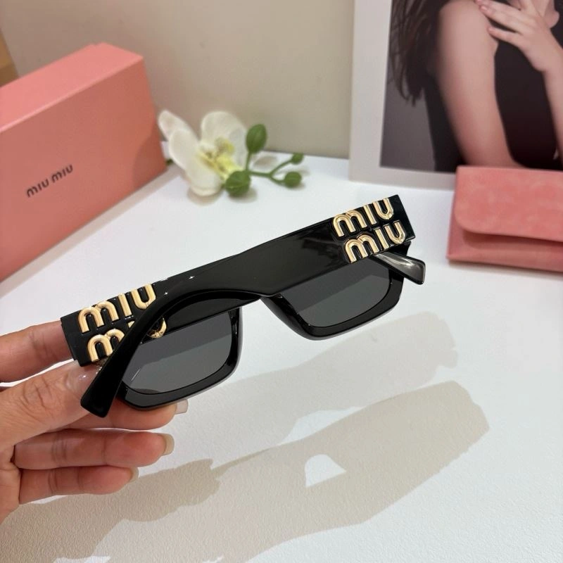 Miu Miu Sunglasses EasyMatch 281492