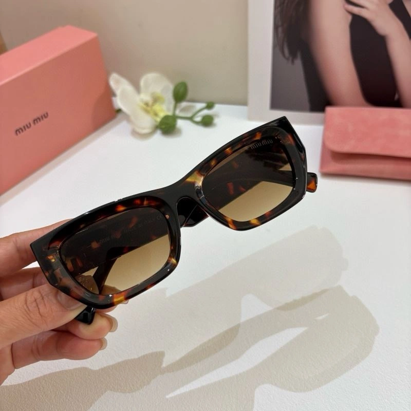 Contemporary Miu Miu Sunglasses 281481