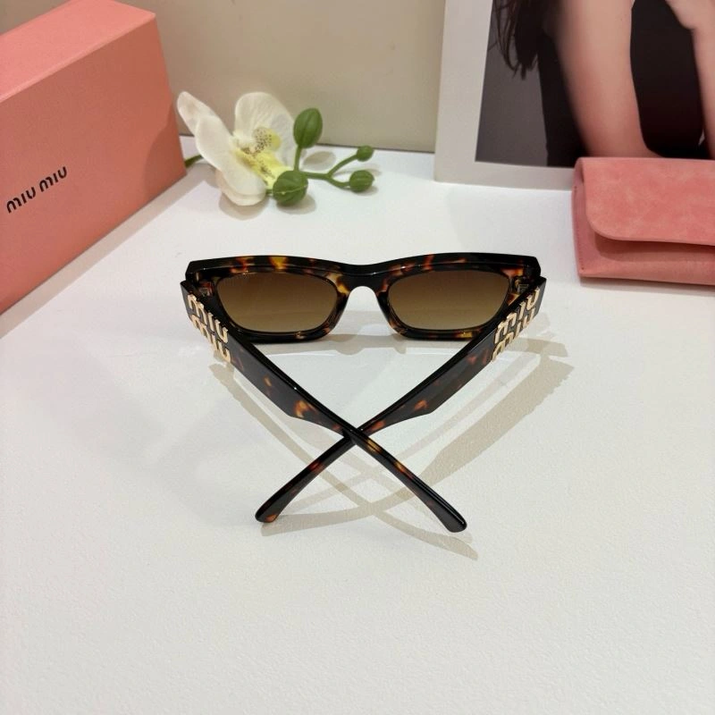 Contemporary Miu Miu Sunglasses 281481