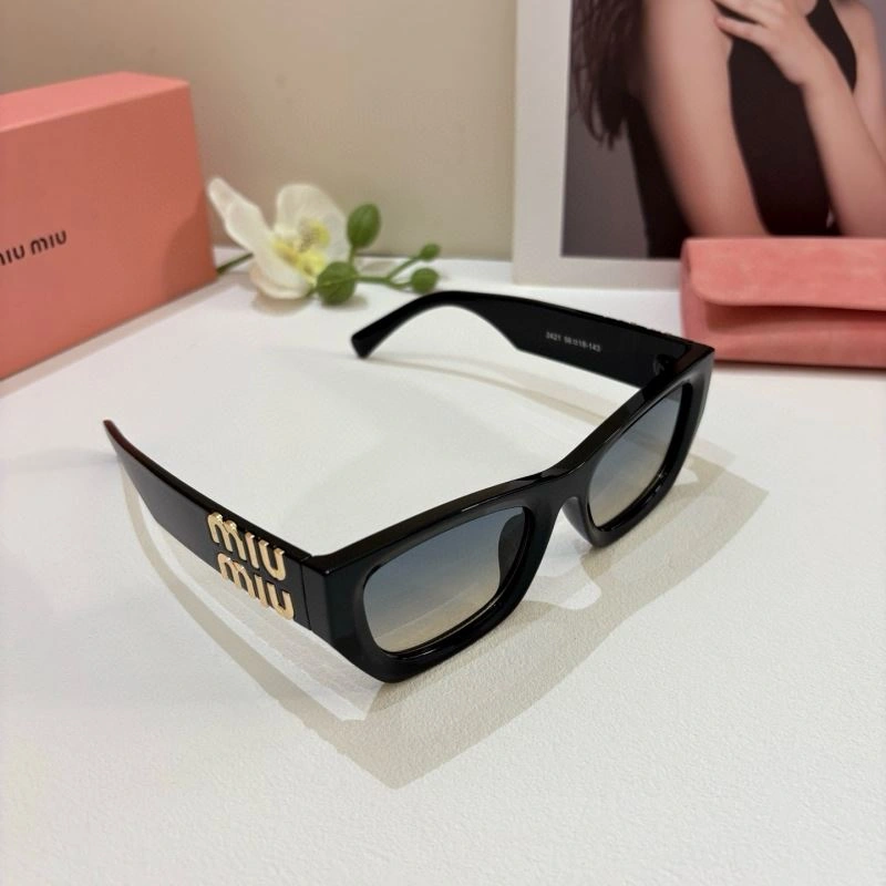 Miu Miu Sunglasses Versatile 281482