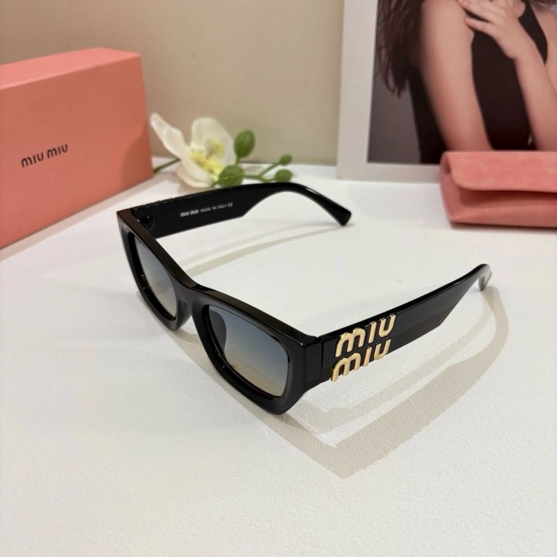 Miu Miu Sunglasses Versatile 281482