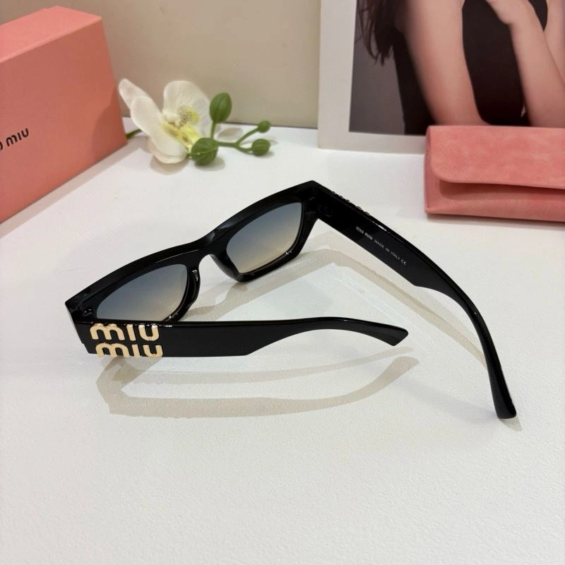 Miu Miu Sunglasses Versatile 281482