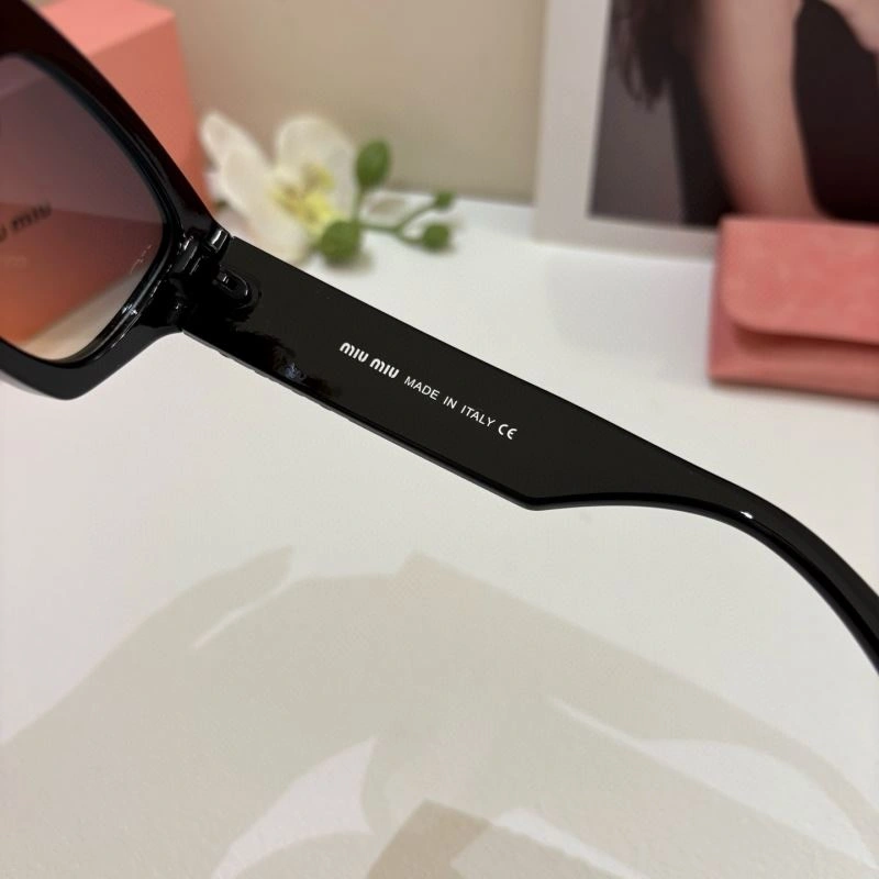 Miu Miu Sunglasses Versatile 281482