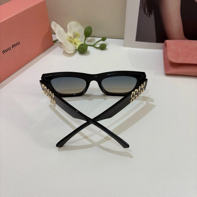 Miu Miu Sunglasses Versatile 281482