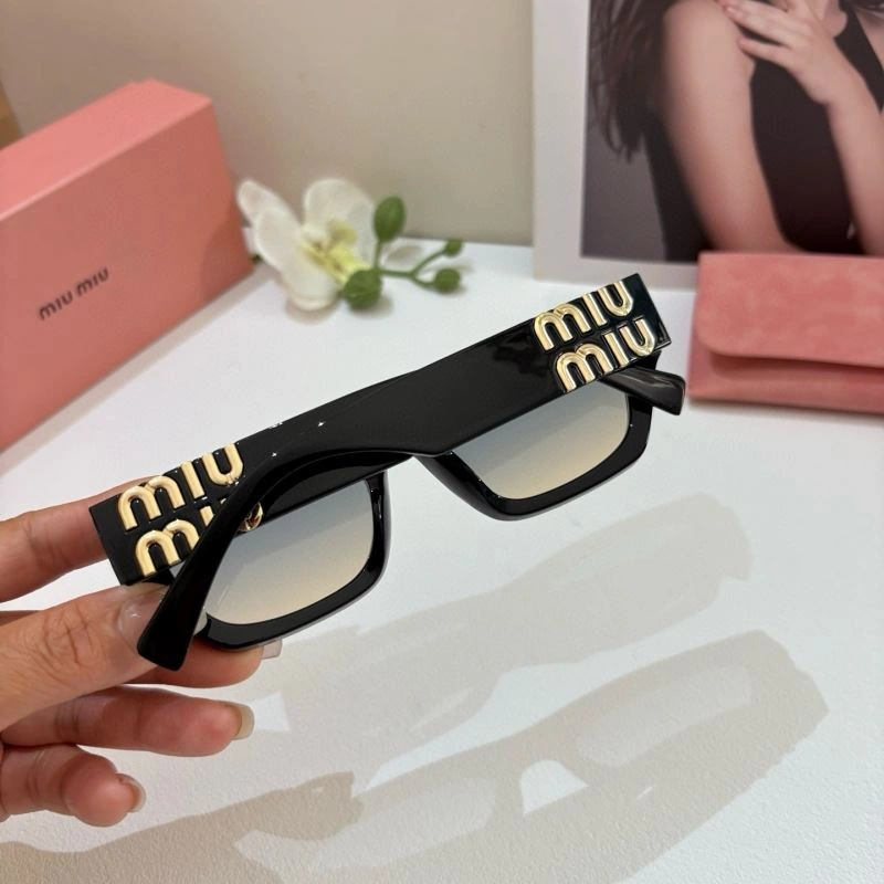 Miu Miu Sunglasses Versatile 281482