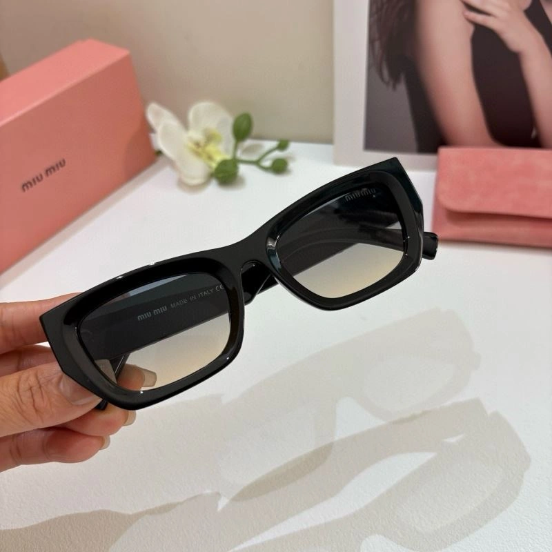 Miu Miu Sunglasses Versatile 281482