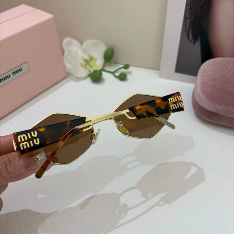 AllSeason Miu Miu Sunglasses 281476