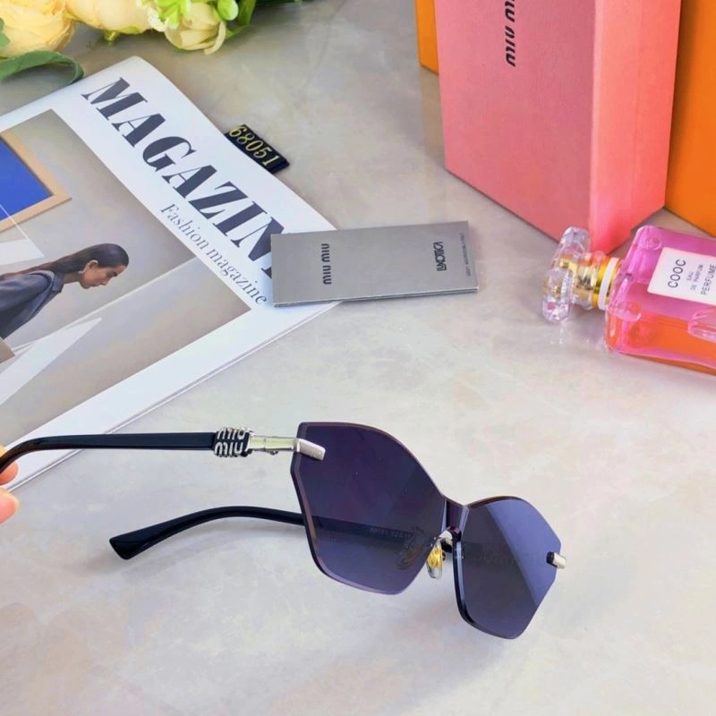 Miu Miu Sunglasses Versatile 281477