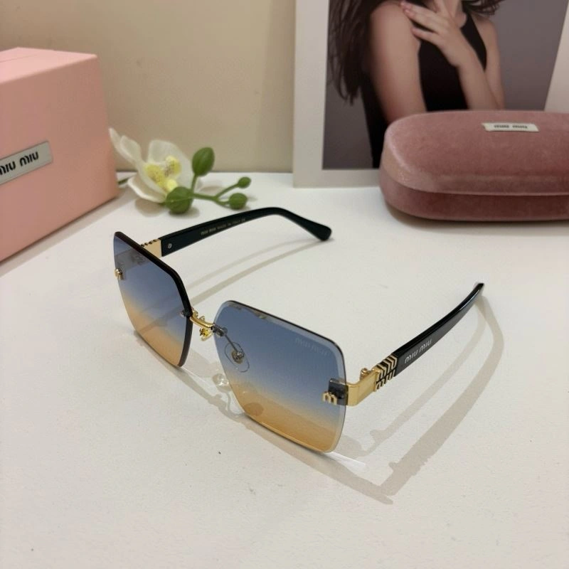 Supportive Miu Miu Sunglasses 281471