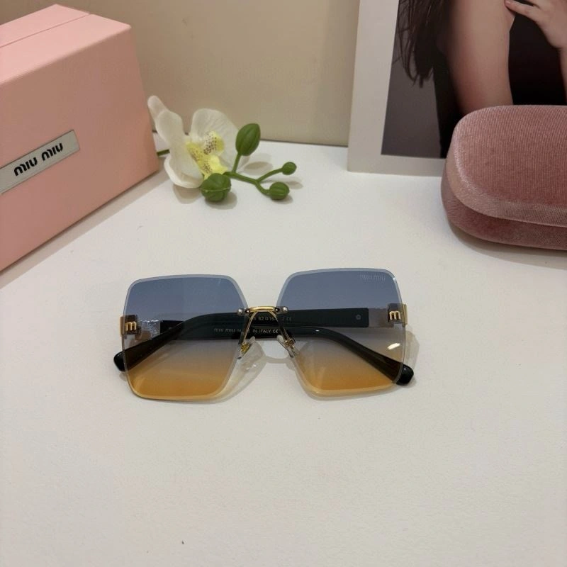 Supportive Miu Miu Sunglasses 281471