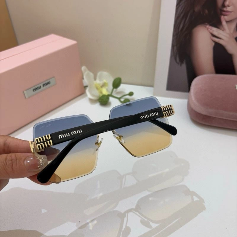 Supportive Miu Miu Sunglasses 281471