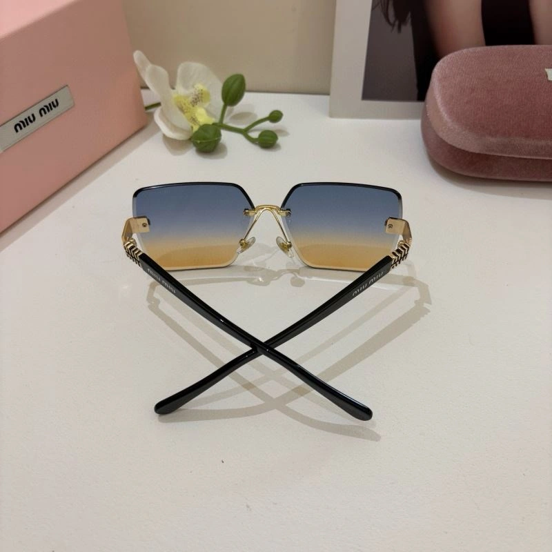 Supportive Miu Miu Sunglasses 281471