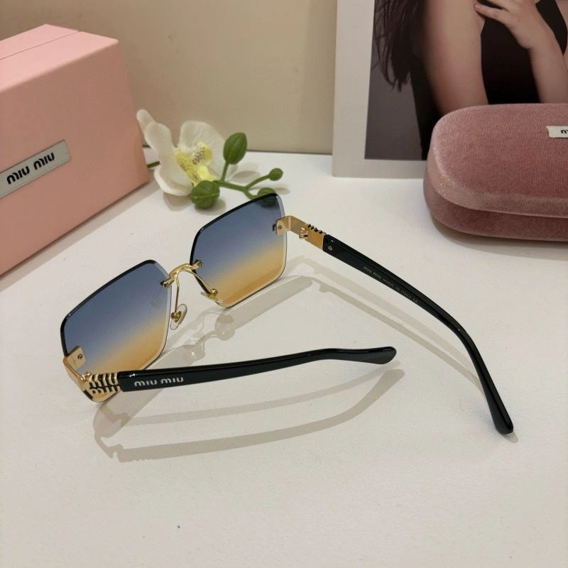 Supportive Miu Miu Sunglasses 281471