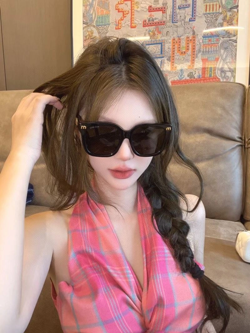 Miu Miu Sunglasses Youthful 281470