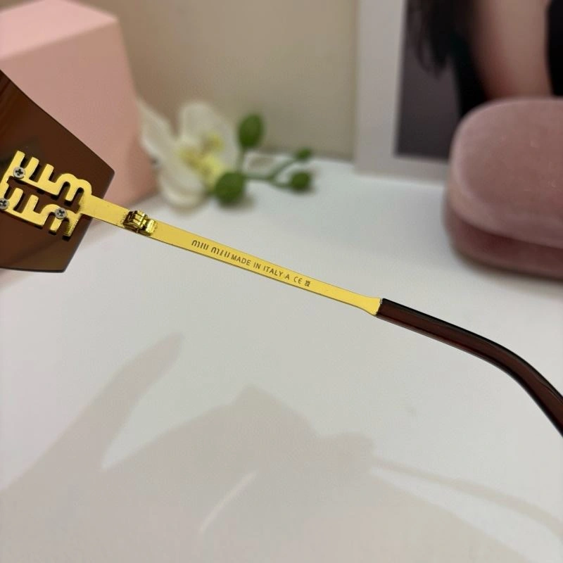 Miu Miu Sunglasses Lightweight 281442