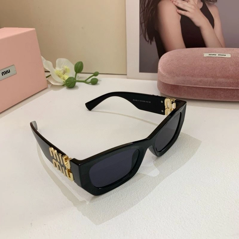 Resilient Miu Miu Sunglasses 281437