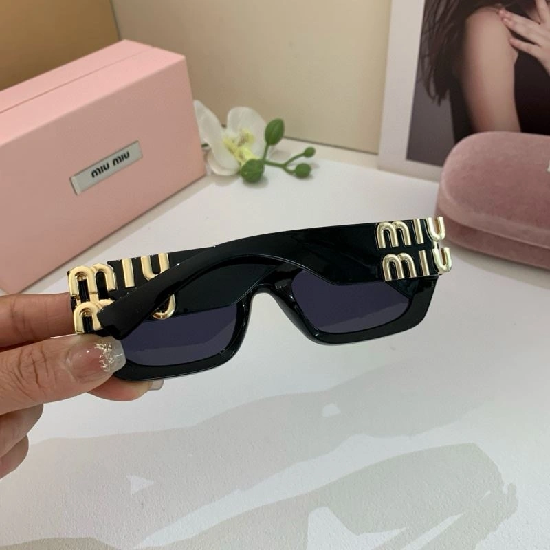 Resilient Miu Miu Sunglasses 281437