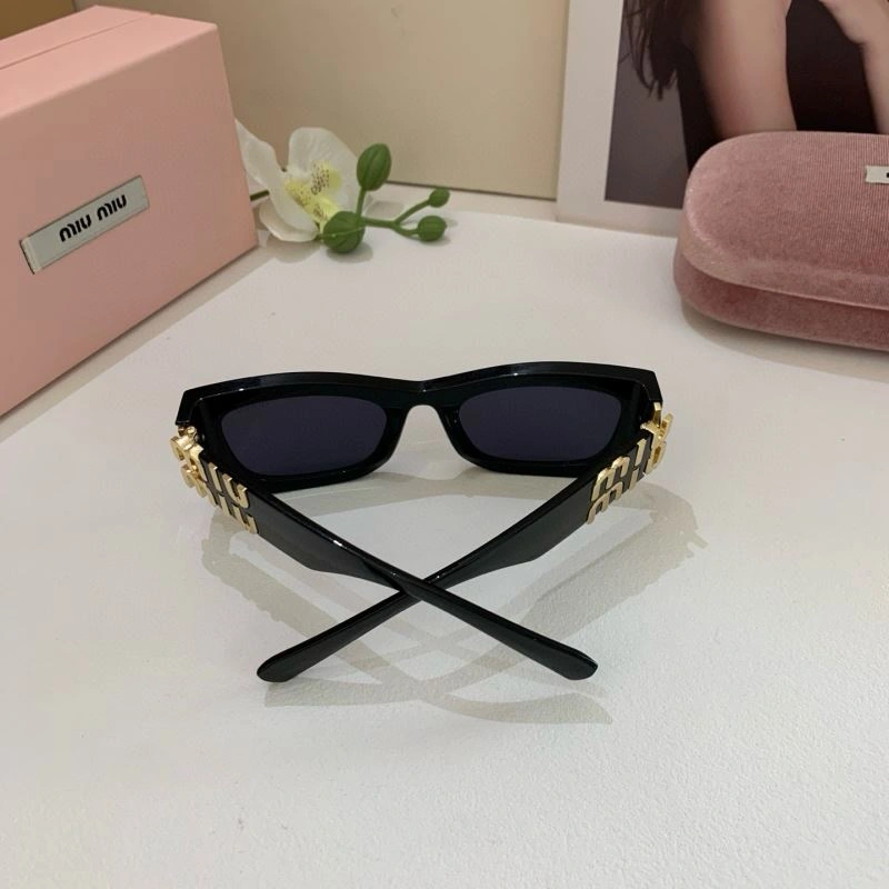 Resilient Miu Miu Sunglasses 281437