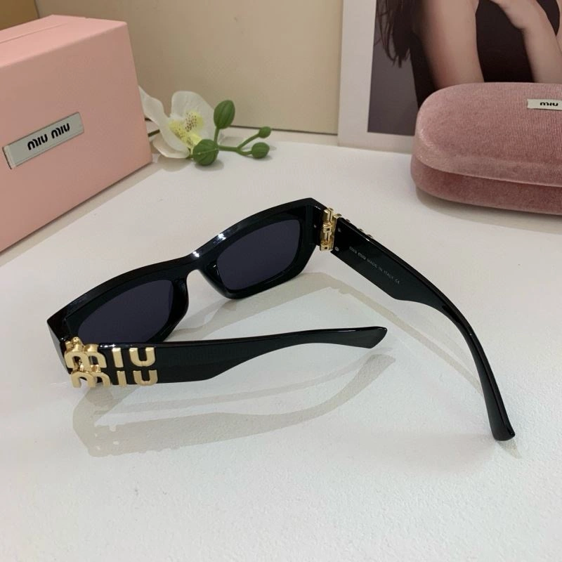 Resilient Miu Miu Sunglasses 281437
