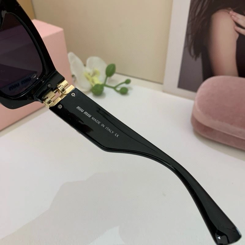 Resilient Miu Miu Sunglasses 281437