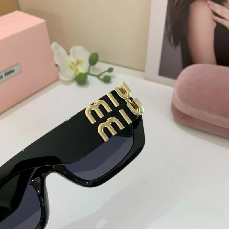 Resilient Miu Miu Sunglasses 281437