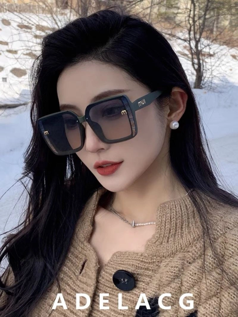 Lightweight Miu Miu Sunglasses 281446