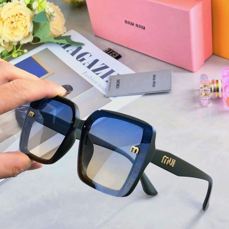 Lightweight Miu Miu Sunglasses 281446