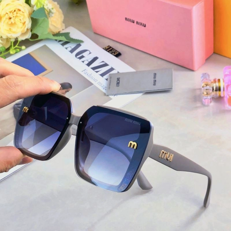 Lightweight Miu Miu Sunglasses 281446