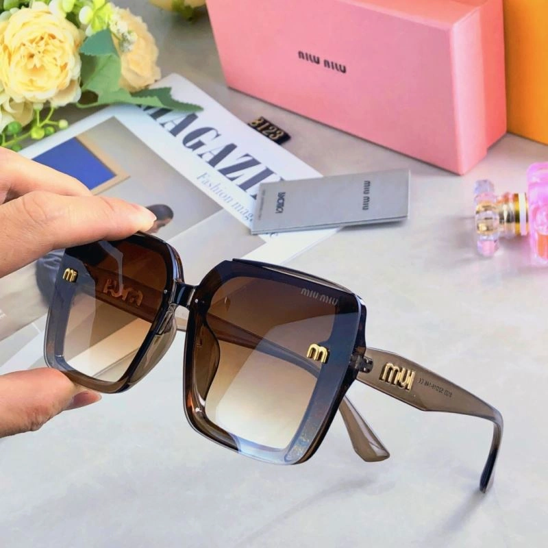 Lightweight Miu Miu Sunglasses 281446