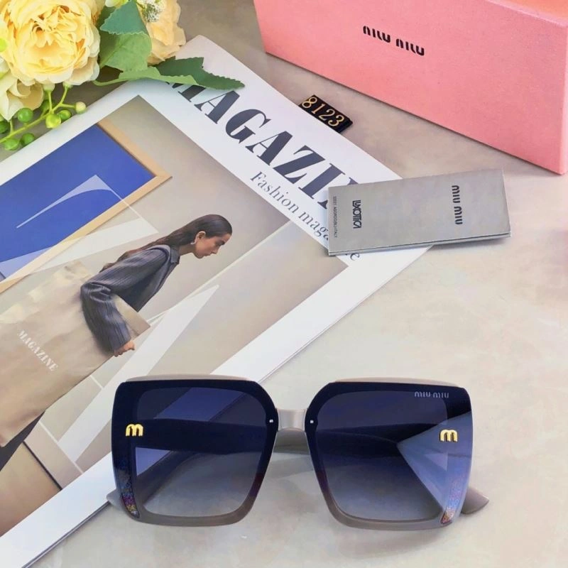 Lightweight Miu Miu Sunglasses 281446