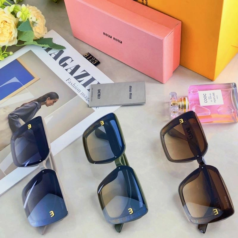 Lightweight Miu Miu Sunglasses 281446