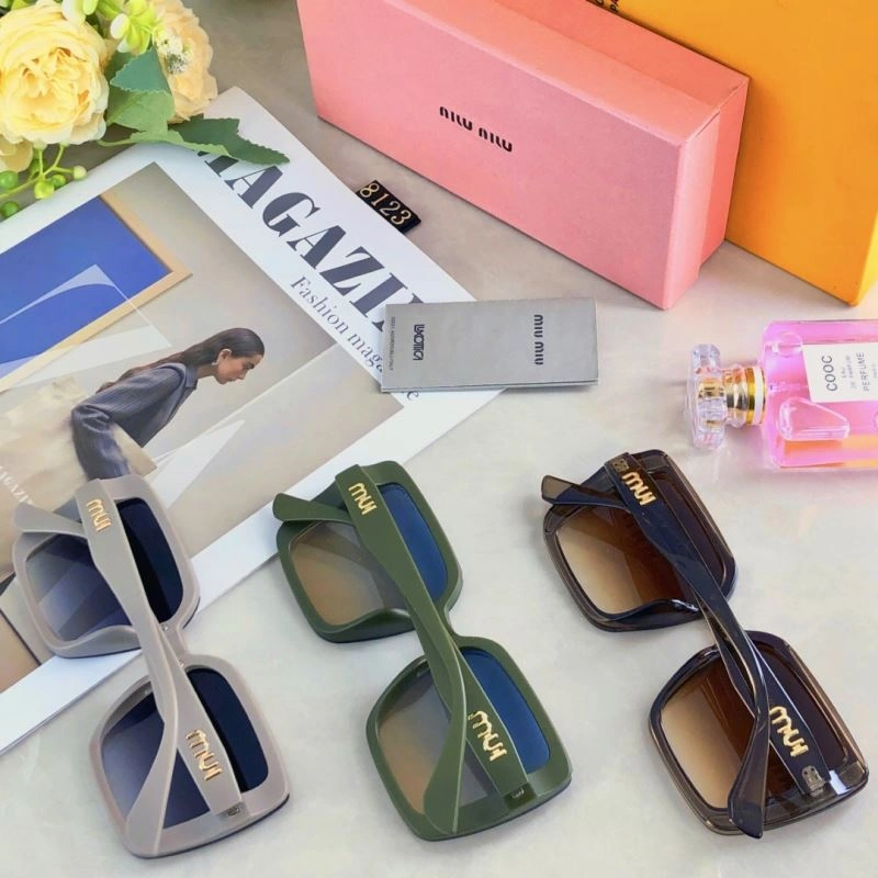 Lightweight Miu Miu Sunglasses 281446