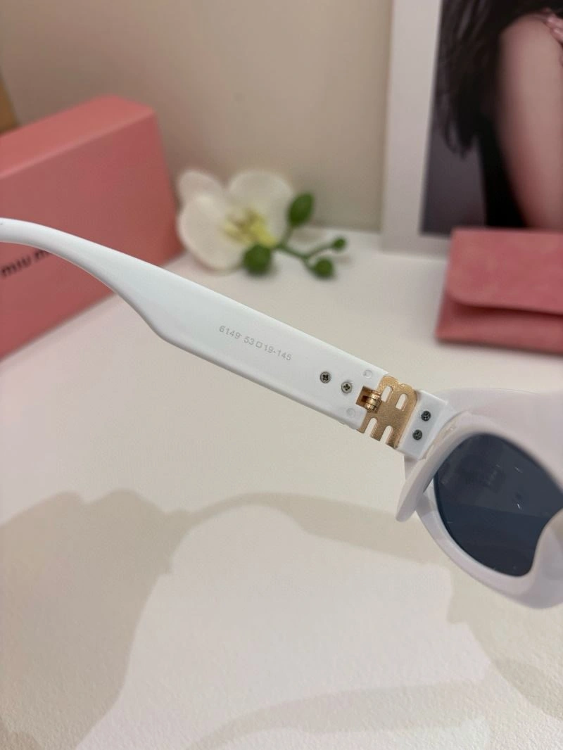 Miu Miu Sunglasses Minimalist 281427