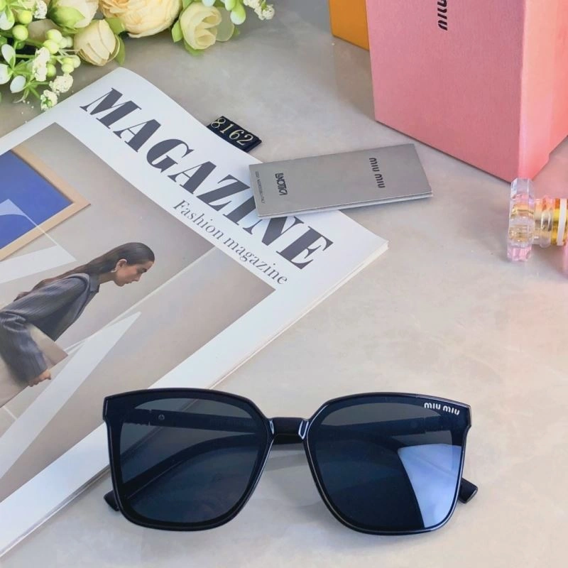 Lightweight Miu Miu Sunglasses 281426