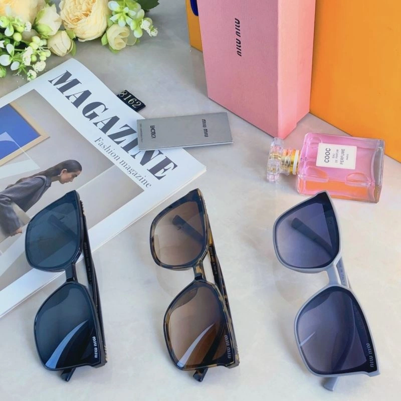 Lightweight Miu Miu Sunglasses 281426