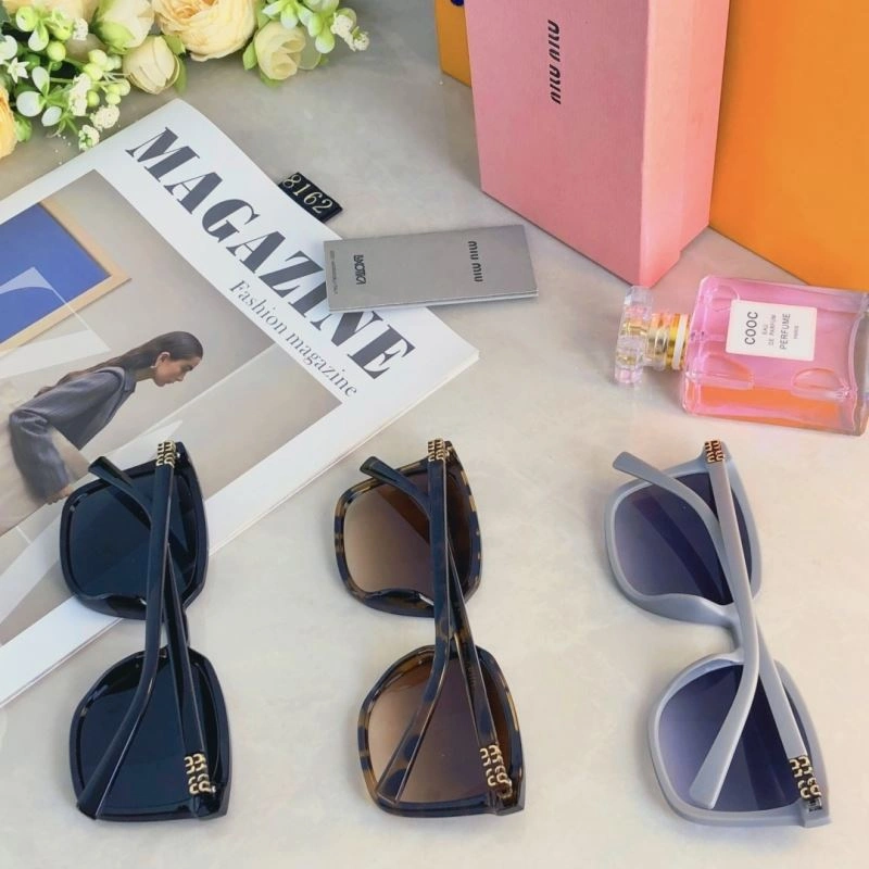 Lightweight Miu Miu Sunglasses 281426