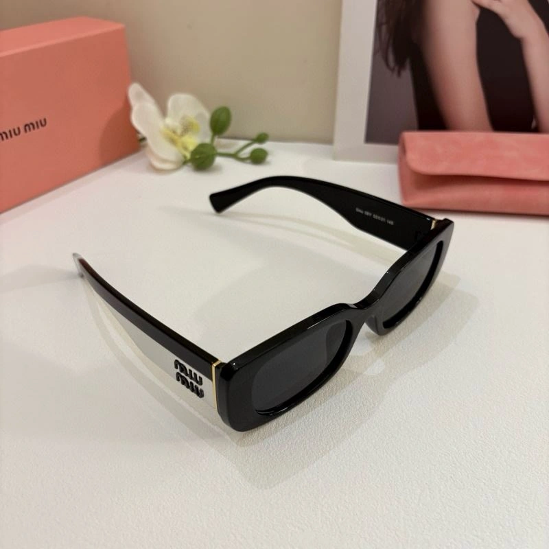ComfortFit Miu Miu Sunglasses 281422