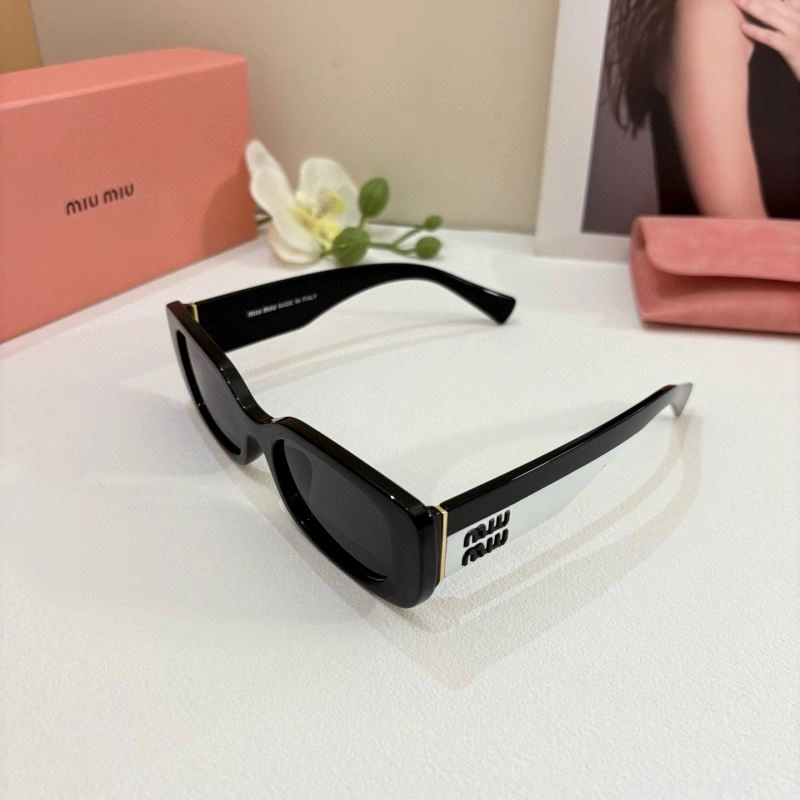 ComfortFit Miu Miu Sunglasses 281422